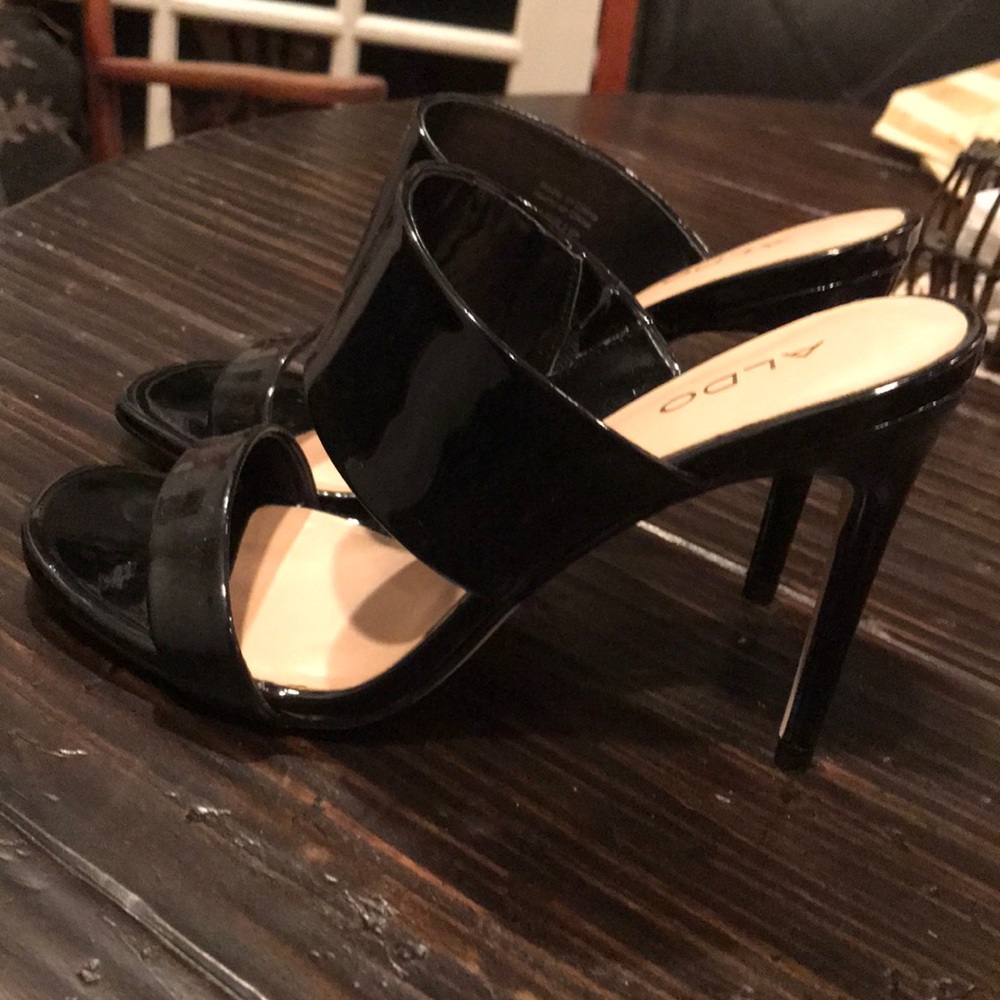 ALDO BLACK HEELS. Feels very lightweight to wear. - Picture 5 of 8